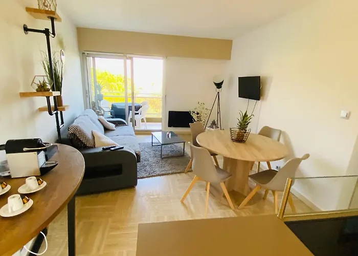 Appartement Cote D\'Azur Plage - Piscine - Tennis